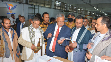 رئيس الوزراء يطلع على أوضاع مؤسسة مطابع الكتاب المدرسي ونشاطها